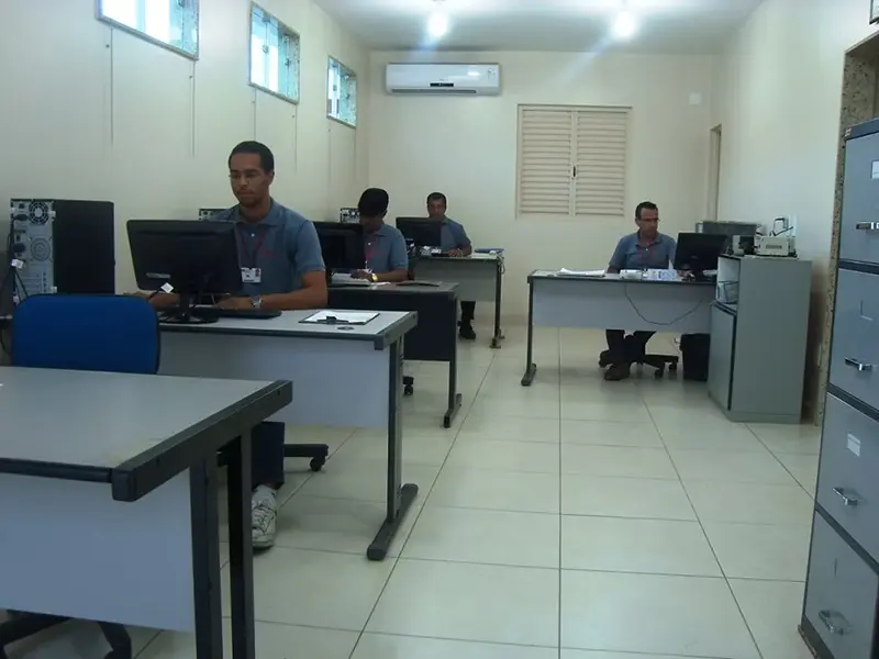 Cilindros de gases em ambiente industrial